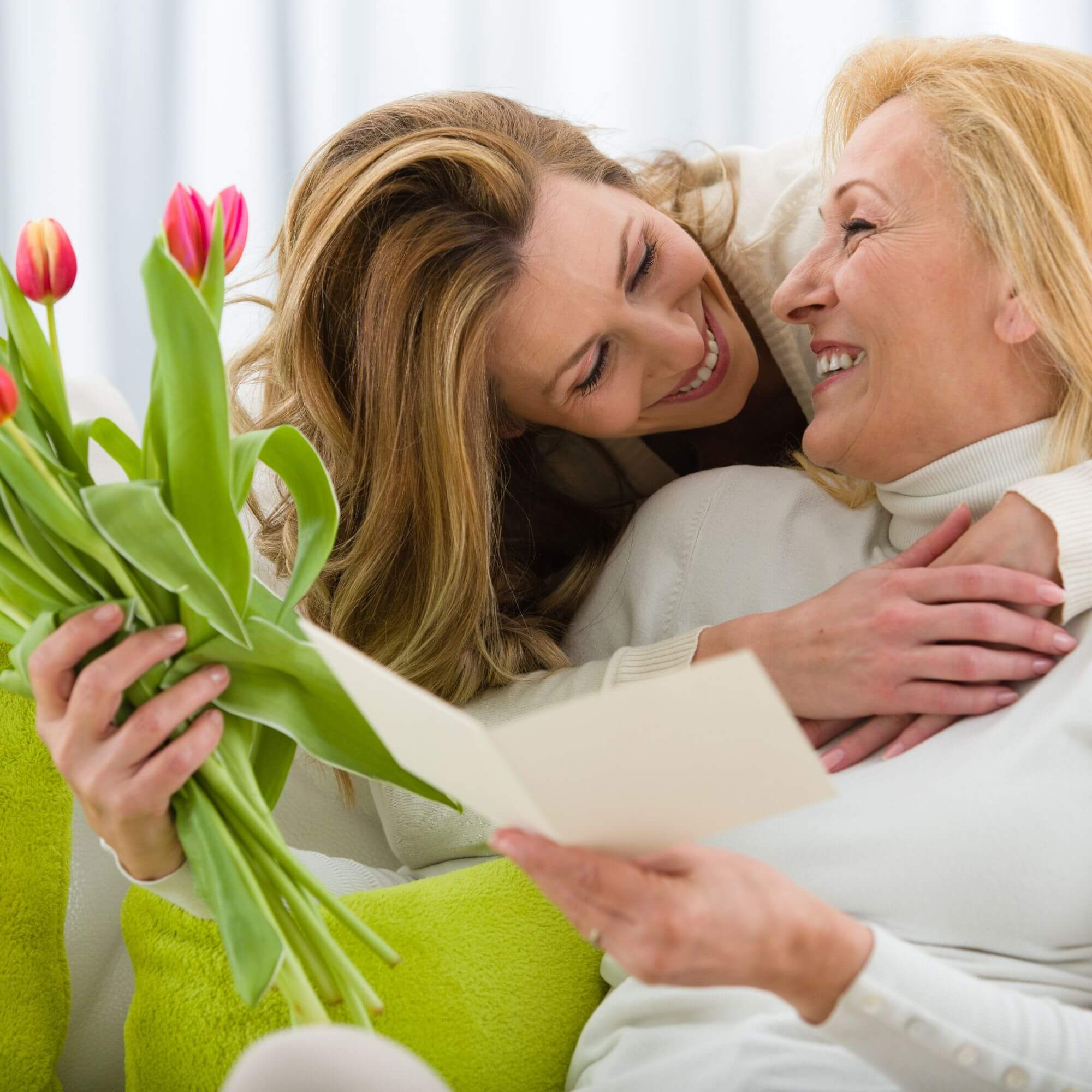 mum receiving a card from daughter